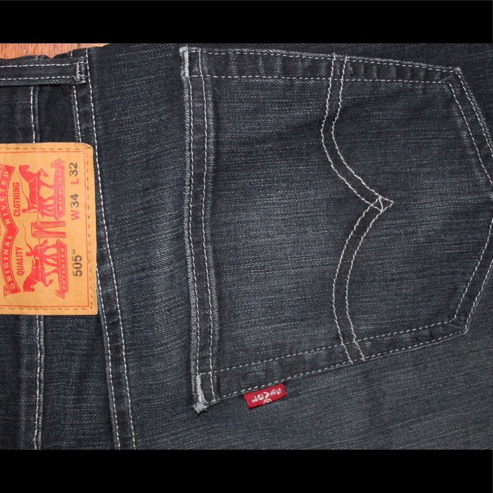 34/32 Dark Wash Men’s LEVI’S Jeans